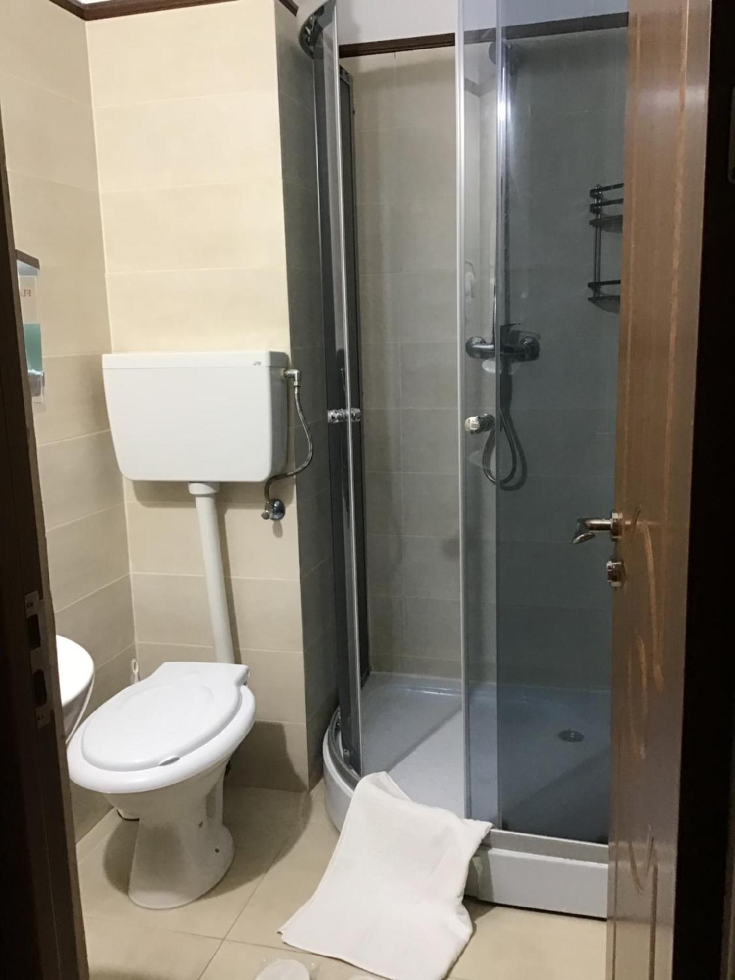 Rora Rose Hotel Букурещ Екстериор снимка
