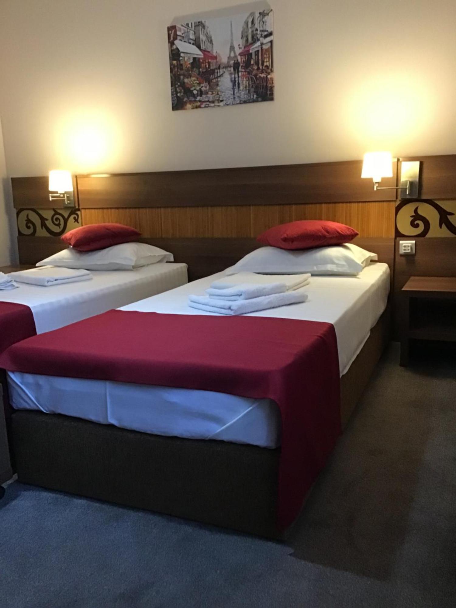 Rora Rose Hotel Букурещ Екстериор снимка