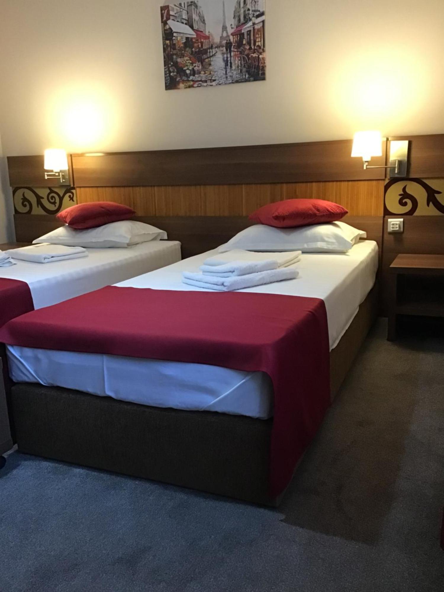 Rora Rose Hotel Букурещ Екстериор снимка
